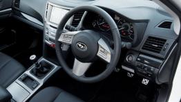 Subaru Legacy Kombi 2010 - pełny panel przedni