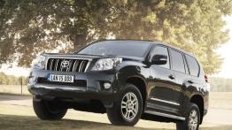 Toyota Land Cruiser 2010 - widok z przodu