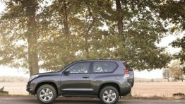 Toyota Land Cruiser 2010 - wersja 3-drzwiowa - lewy bok
