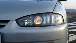 Mitsubishi Colt V Hatchback - galeria społeczności - lewy przedni reflektor - włączony