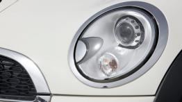 Mini Clubman Cooper Facelifting - lewy przedni reflektor - wyłączony