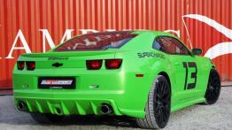 Chevrolet Camaro SS GeigerCars - tył - reflektory włączone