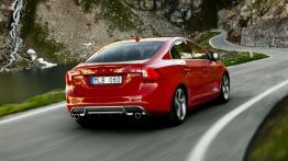 Volvo S60 R-Design - widok z tyłu