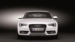 Audi A5 Coupe 2012 - przód - reflektory włączone