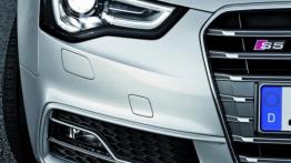 Audi S5 Coupe 2012 - prawy przedni reflektor - włączony