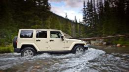 Jeep Wrangler 2011 - wersja 5-drzwiowa - prawy bok