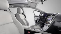 Toyota Avensis III kombi Facelifting - widok ogólny wnętrza z przodu