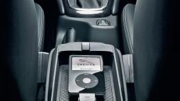 Jaguar X-Type 2007 - tunel środkowy między fotelami