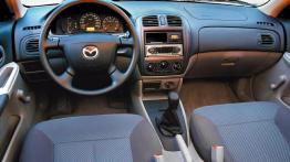 Mazda 323 - pełny panel przedni
