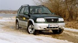 Suzuki Grand Vitara 2.0 - widok z przodu