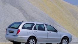 Lancia Lybra - prawy bok