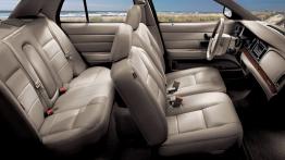 Ford Crown Victoria 2006 - widok ogólny wnętrza