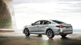 Nowy Lexus ES dotrze do Europy