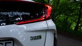 Czy wtyczka bardzo zmienia wygląd samochodu? Porównanie Priusa Plug-in z odmianą hybrydową Prius HEV