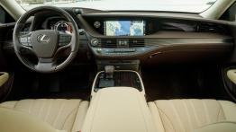 Samuraj w smokingu – nowy Lexus LS 500