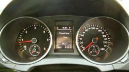 Z klekotem, ale szybko