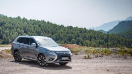 Mitsubishi Outlander PHEV (MY16) - dialog z klientem