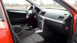 Opel Astra H - ubrana w codzienność