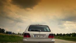 Klasa E W210 - Mercedes na wymarciu?