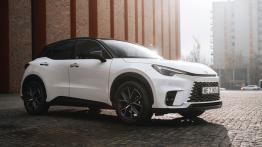 Lexus LBX E-Four Cool to wyjątkowe połączenie Mini i Toyoty. Ideał miejskiego premium