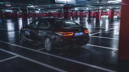 Toyota Camry 2.5 Hybrid Dynamic Force 218 KM- galeria redakcyjna - widok z tyłu
