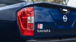 Nissan Navara (2019) - lewy tylny reflektor - wy??czony