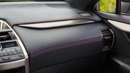 Lexus NX 200t F-Sport (2015) - wersja amerykańska - deska rozdzielcza