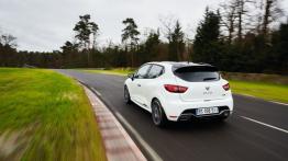 Renault Clio IV R.S. 220 EDC Trophy (2015) - widok z tyłu