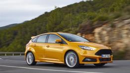 Ford Focus III ST Hatchback Facelifting 2.0 (2015) - prawy bok