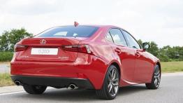 Lexus IS III 200t F-Sport (2015) - widok z tyłu