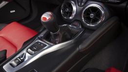 Chevrolet Camaro VI SS (2016) - tunel środkowy między fotelami