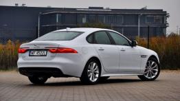 Jaguar XF (2016) - galeria redakcyjna - widok z tyłu