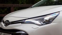 Toyota Avensis III Sedan Facelifting - galeria redakcyjna - lewy przedni reflektor - wyłączony
