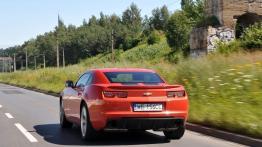 Chevrolet Camaro V Coupe 6.2L V8 405KM - galeria redakcyjna - widok z tyłu
