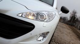 Peugeot RCZ Coupe 1.6L THP 16v 200KM - galeria redakcyjna 2 - lewy przedni reflektor - włączony