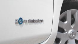 Nissan Leaf Hatchback 5d 109KM - galeria redakcyjna (2) - emblemat boczny