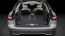 Mercedes klasy C 200 BlueTEC (2014) kombi - tylna kanapa złożona, widok z bagażnika