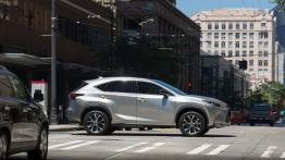 Lexus NX 200t F-Sport (2015) w Seattle - prawy bok