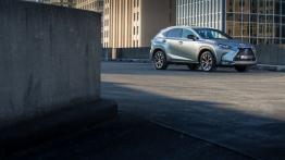 Lexus NX 300h F-Sport (2015) w Seattle - widok z przodu