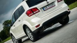 Fiat Freemont 3.6 V6 280KM - galeria redakcyjna - widok z tyłu