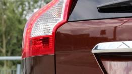 Volvo XC60 Facelifting 2.4 D5 215KM - galeria redakcyjna - lewy tylny reflektor - włączony