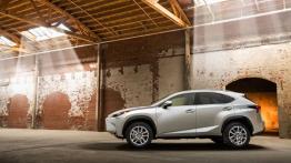 Lexus NX 300h (2014) - lewy bok