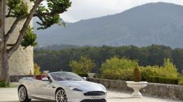 Aston Martin DB9 Facelifting Volante - widok z przodu