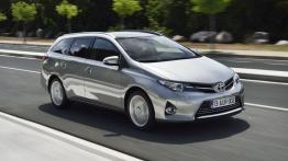 Toyota Auris II Touring Sports - widok z przodu