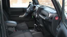 Jeep Wrangler III Unlimited Facelifting 2.8 DOHC I-4 Turbo CRD 200KM - galeria redakcyjna - widok og