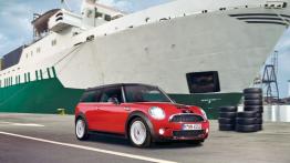 Mini Clubman John Cooper Works - widok z przodu