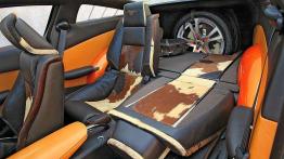 Ford Mustang Giugiaro - tylna kanapa złożona, widok z boku