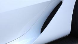 Lexus LFA - prawy próg boczny