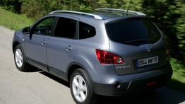 Nissan Qashqai + 2 2009 - widok z tyłu