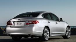 Infiniti M 2010 - widok z tyłu